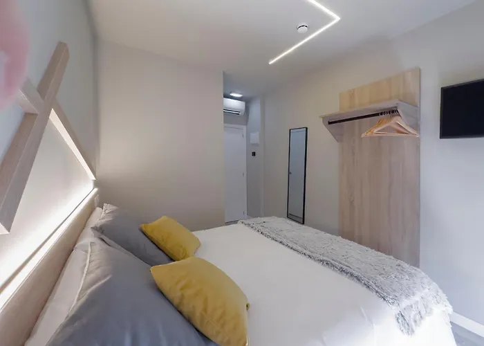 María Felisa Pensión 4*